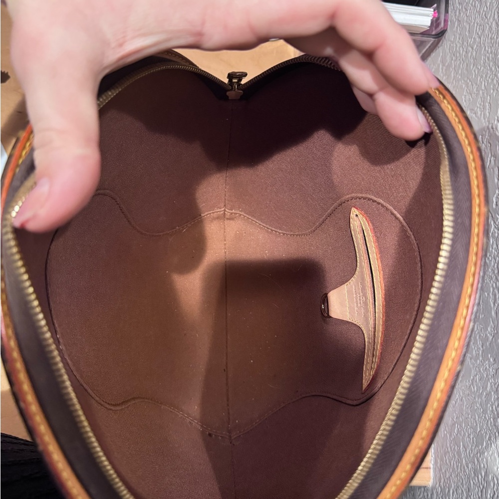 Authentic Louis Vuitton bag - Picture 5 of 5